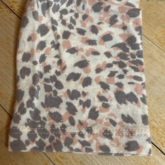 🌺 OLD NAVY Animal Print Soft Cotton Long Sleeve Tee - Picture 6 of 8